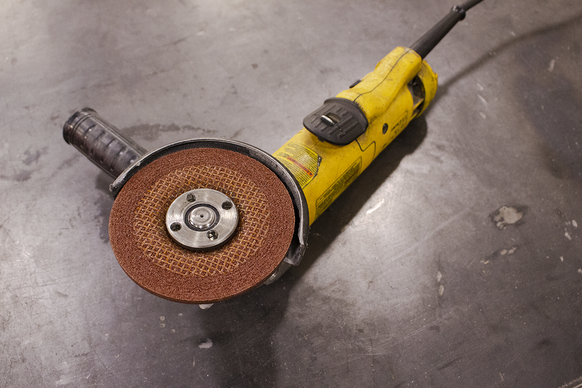 metal-shop-angle-grinder_optimal-grindingdisc.png