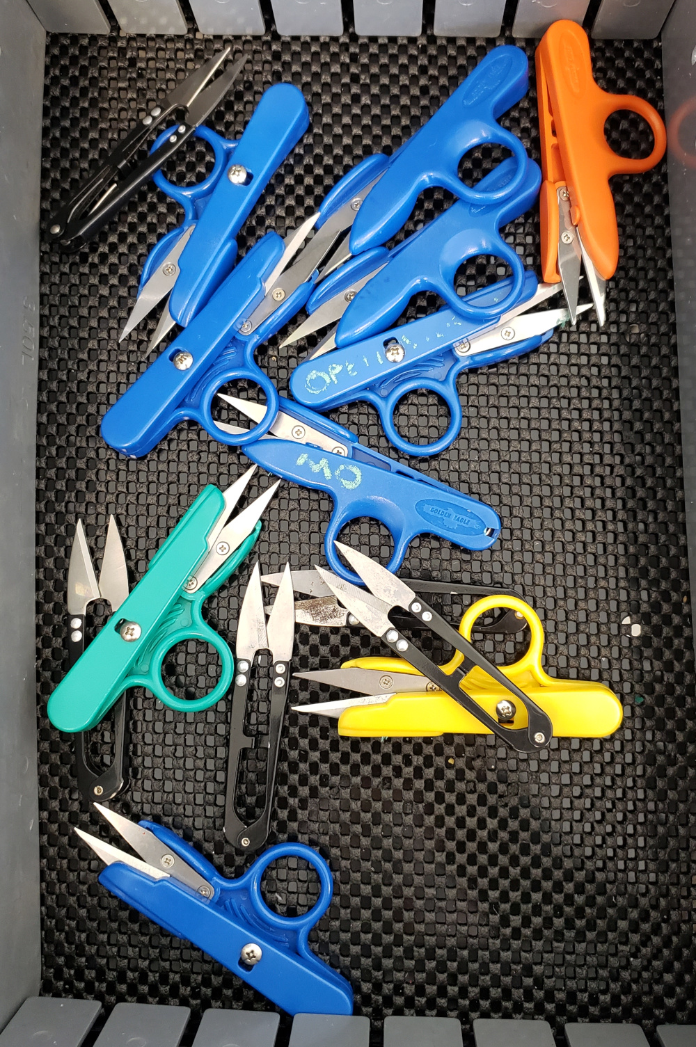 textiles_notions_snips.jpg
